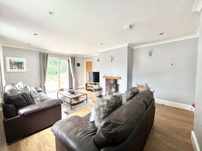 Property photo 3 of 30 Lounge