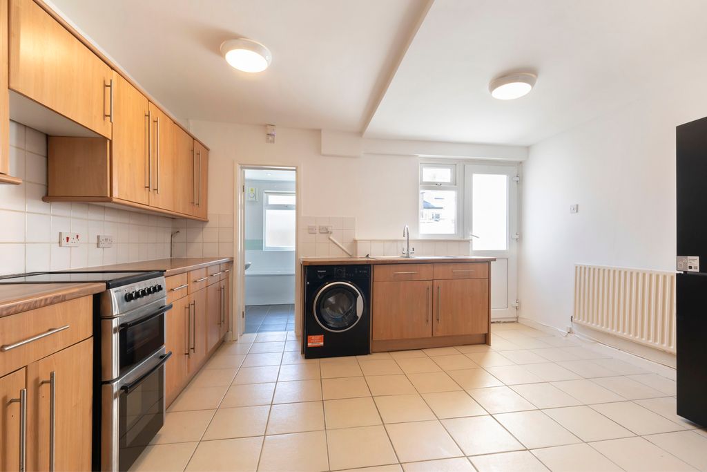 Property photo 3 of 11 Albert Street-06