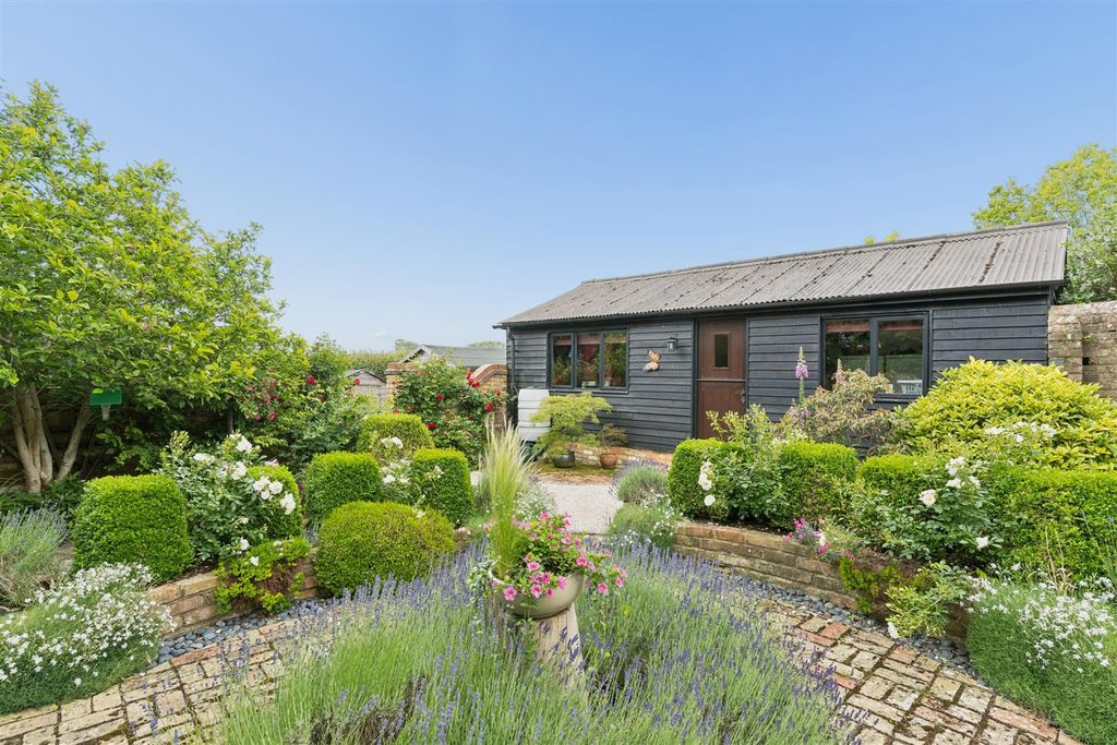 Additional image 35 of 6 bed detached house for saleHigh Road, Soulbury, Buckinghamshire LU7