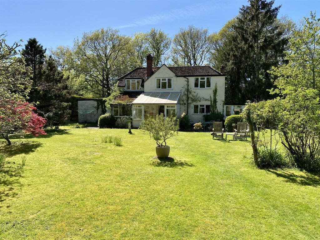 Property photo 1 of 37 Mid Rear