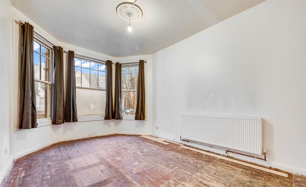 Property photo 3 of 13 Daniels_, Walm Lane, Nw2_008.Jpg