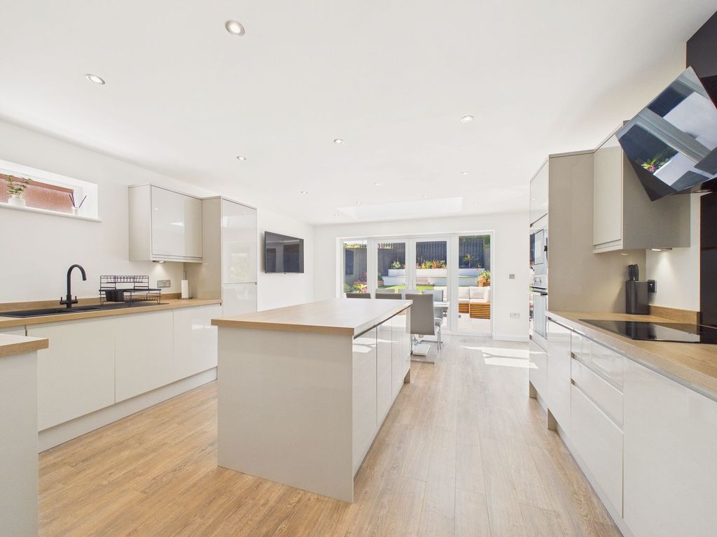 Property photo 2 of 16 Dining Kitchen