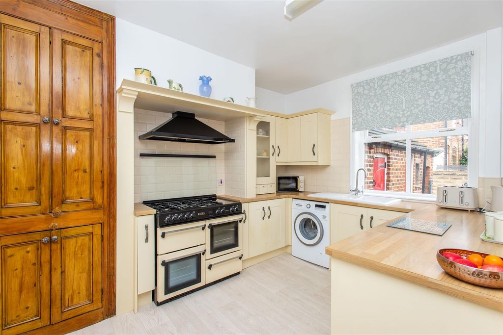 Property photo 2 of 20 Kitchen/Diner