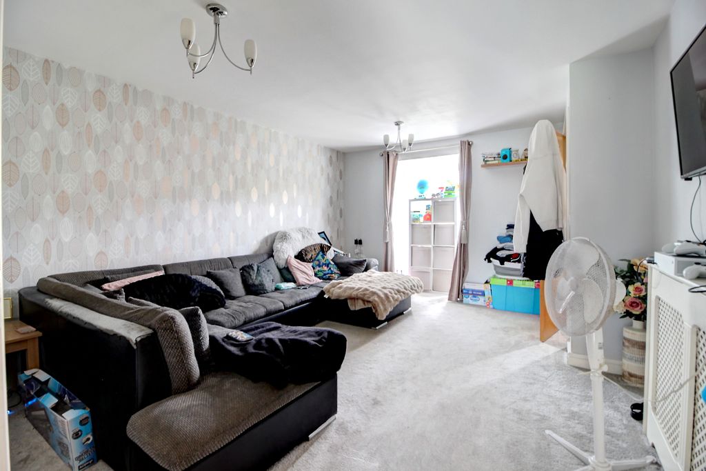 Property photo 2 of 16 Lounge