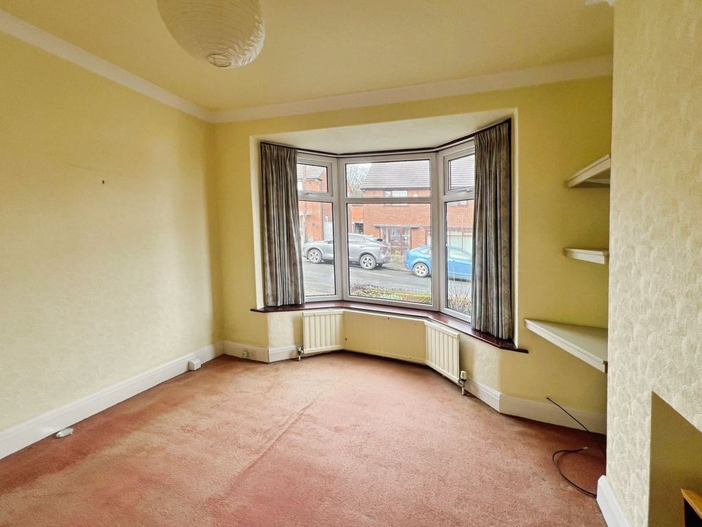 Property photo 3 of 16 Lounge