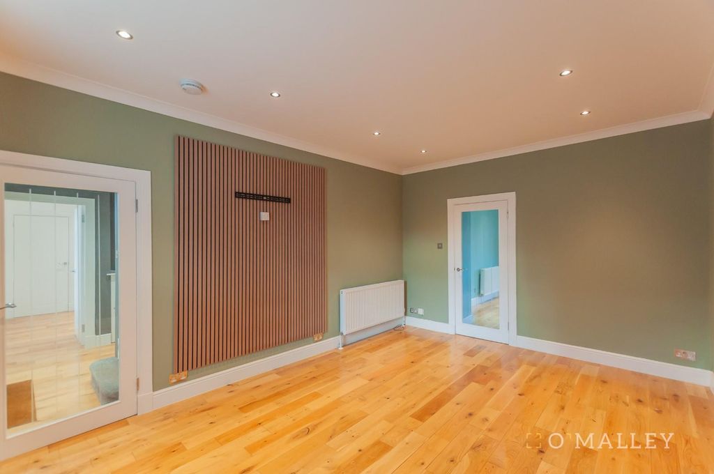 Property photo 2 of 15 Lounge