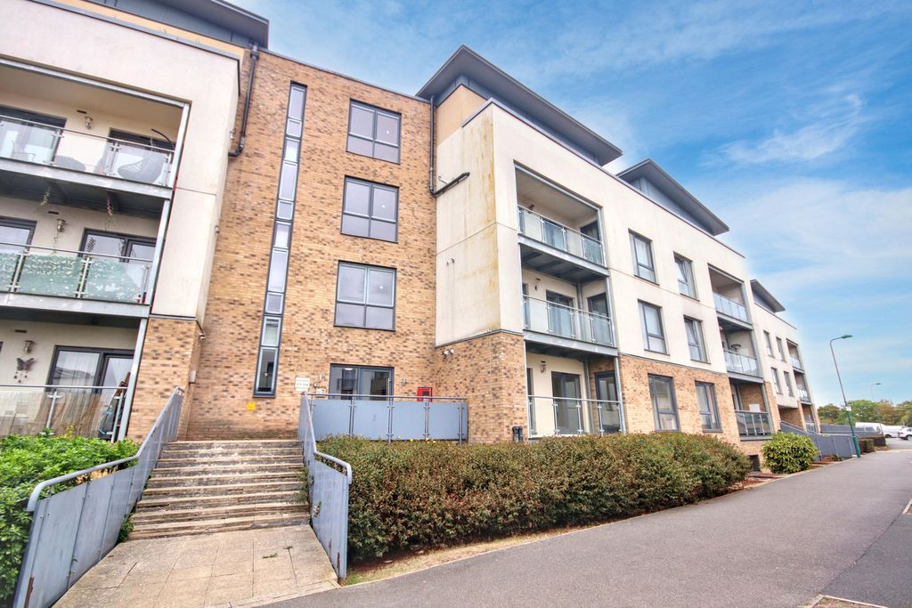 Property photo 1 of 5 170 Hammonds Drive, Peterborough, Cambridgeshire Pe1 5Ax