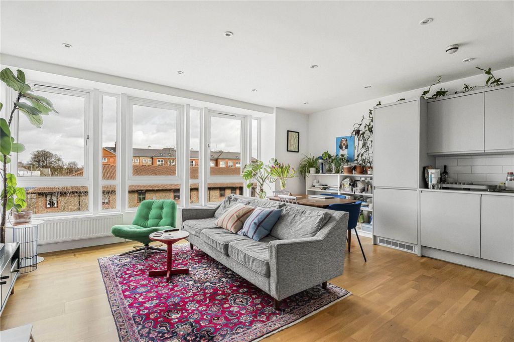 Property photo 1 of 12 Reception/Kitchen