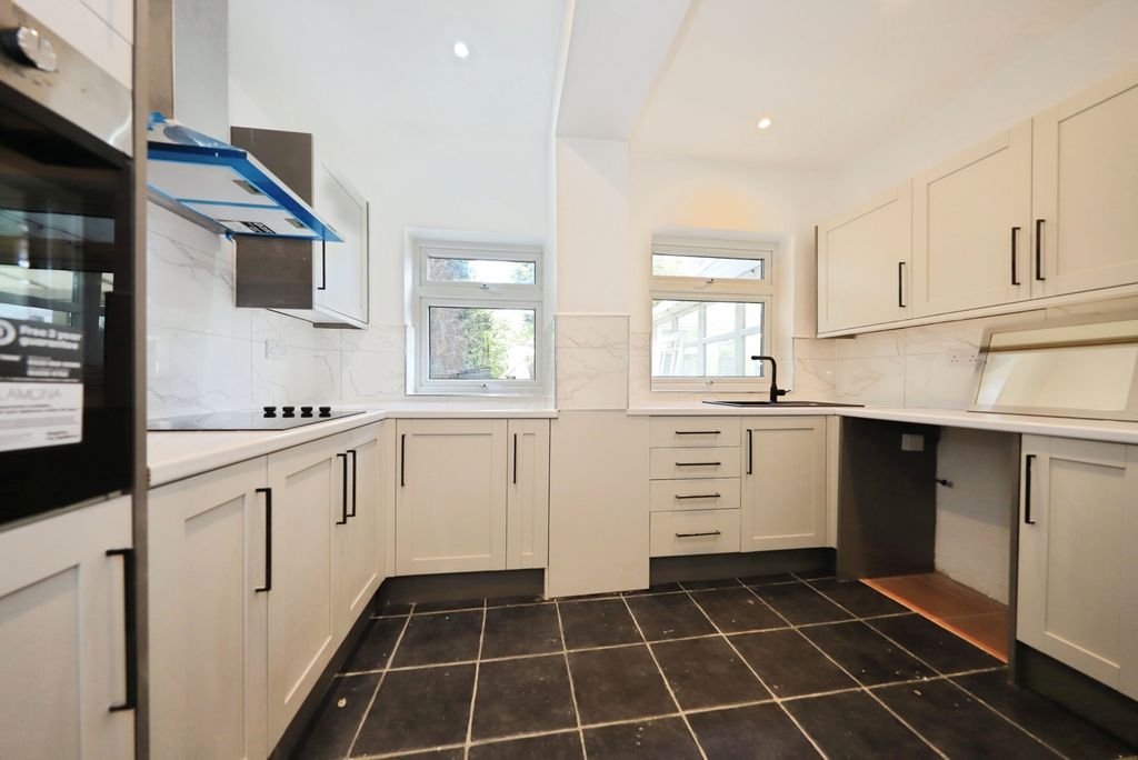 Property photo 3 of 13 Kitchen