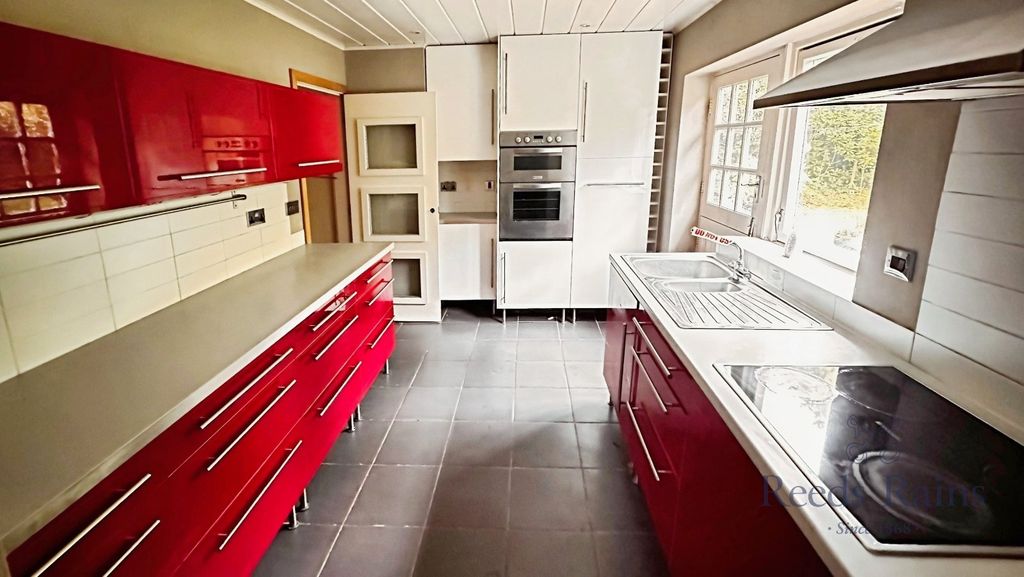 Property photo 3 of 15 Kitchen