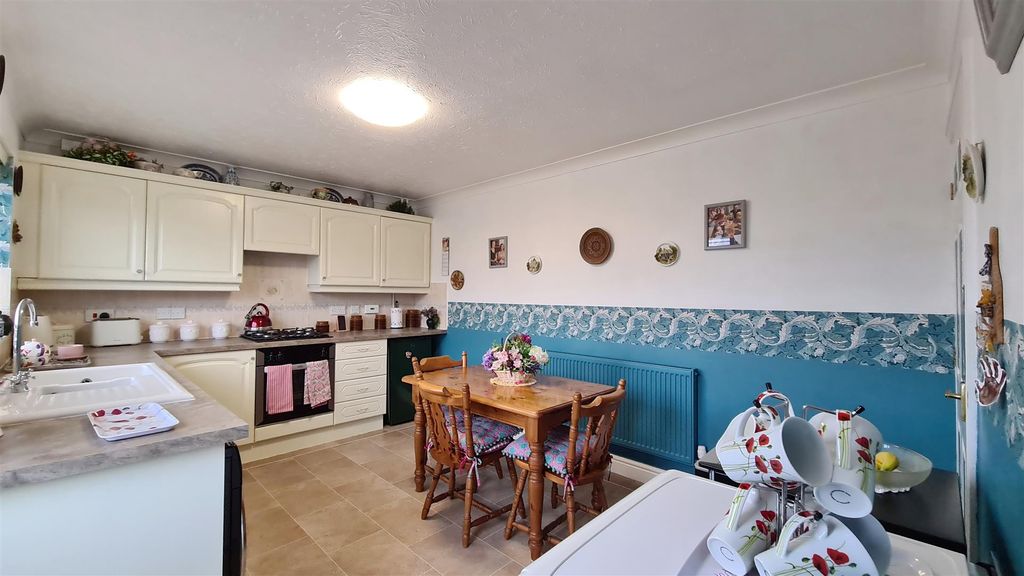 Property photo 3 of 14 Kitchen / Diner