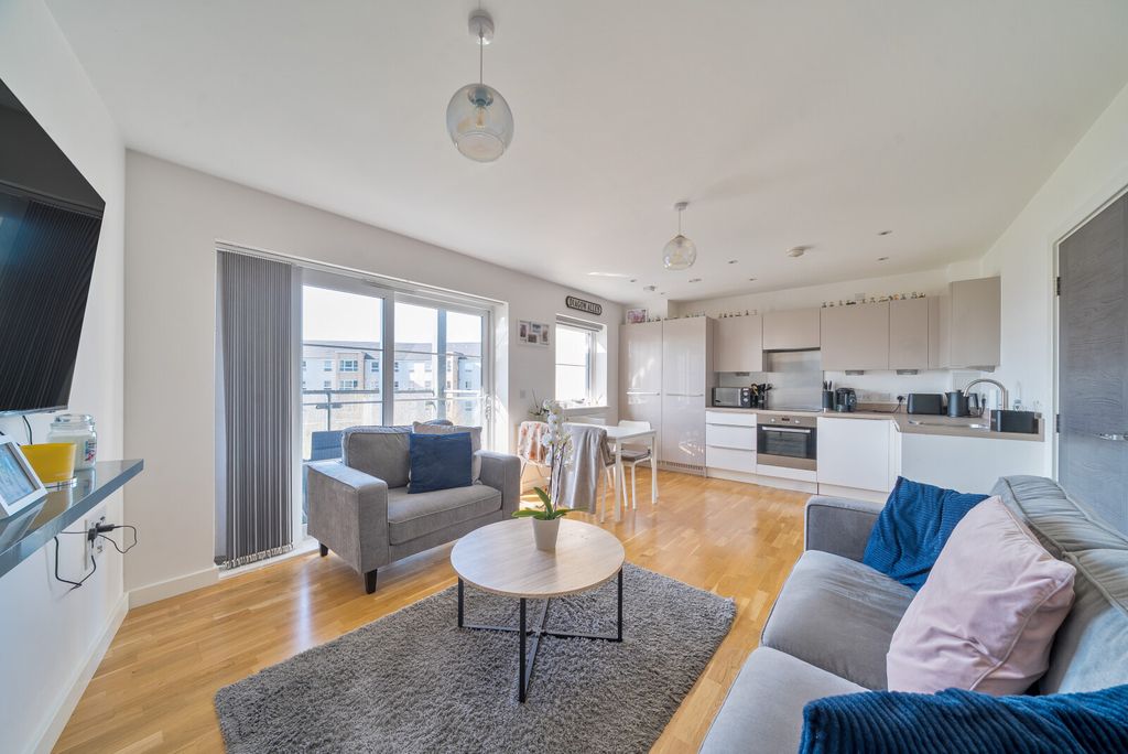 Property photo 2 of 15 Sitting/Dining Room