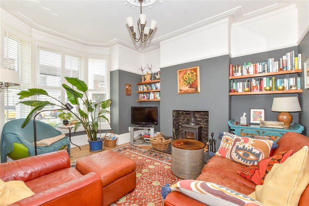 Property photo 3 of 12 Lounge