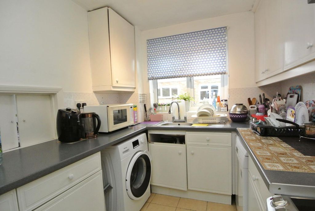 Property photo 3 of 9 Te Kitchen.Jpg