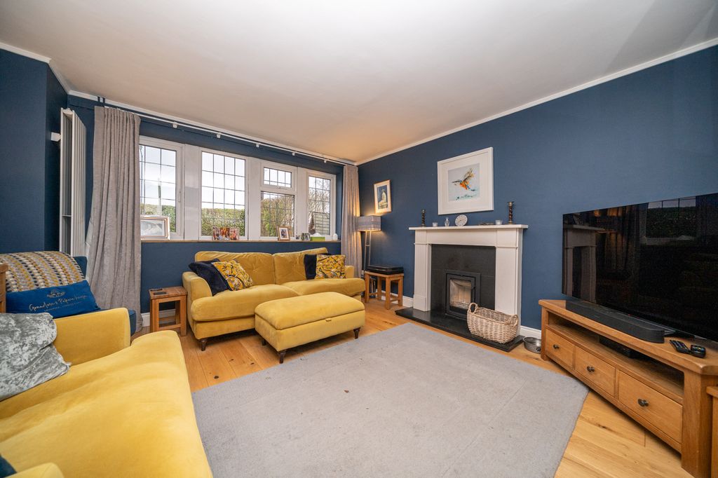 Property photo 3 of 34 29-Wendover-Way-03762