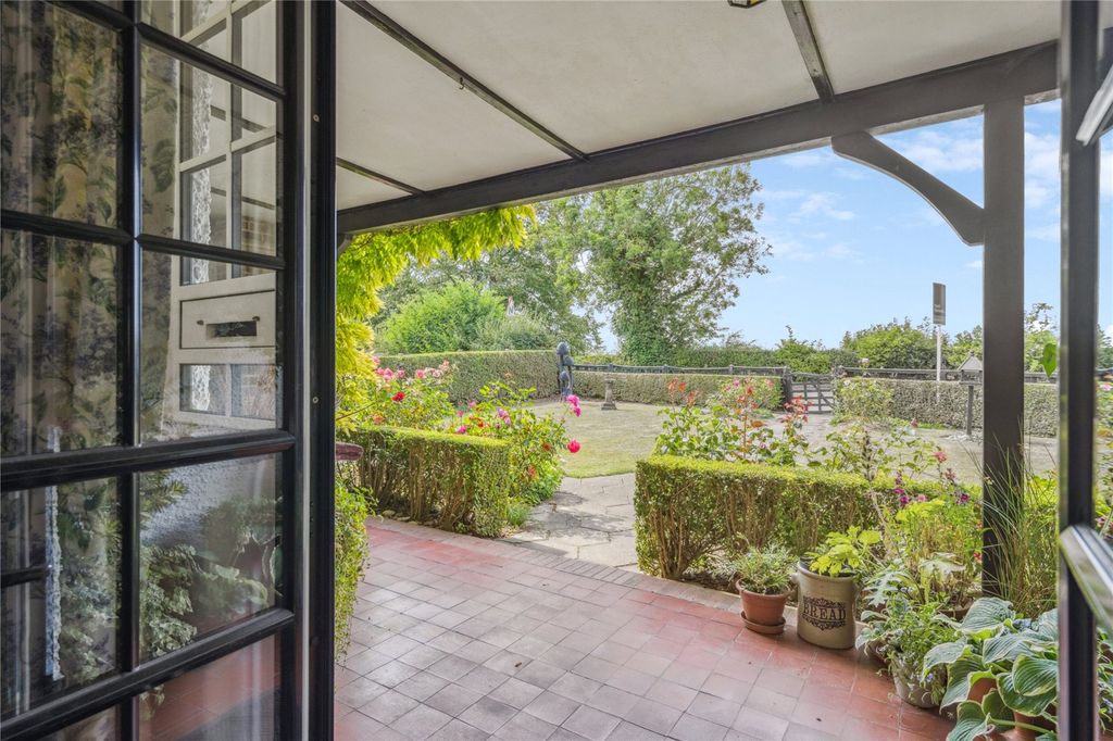 Property photo 3 of 20 Veranda