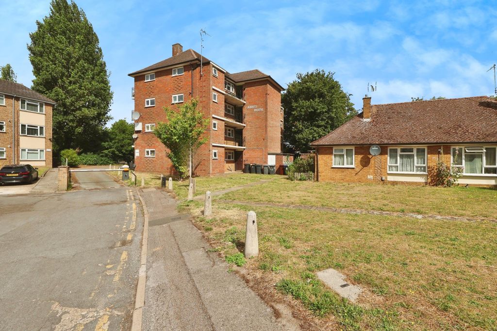 Property photo 1 of 28