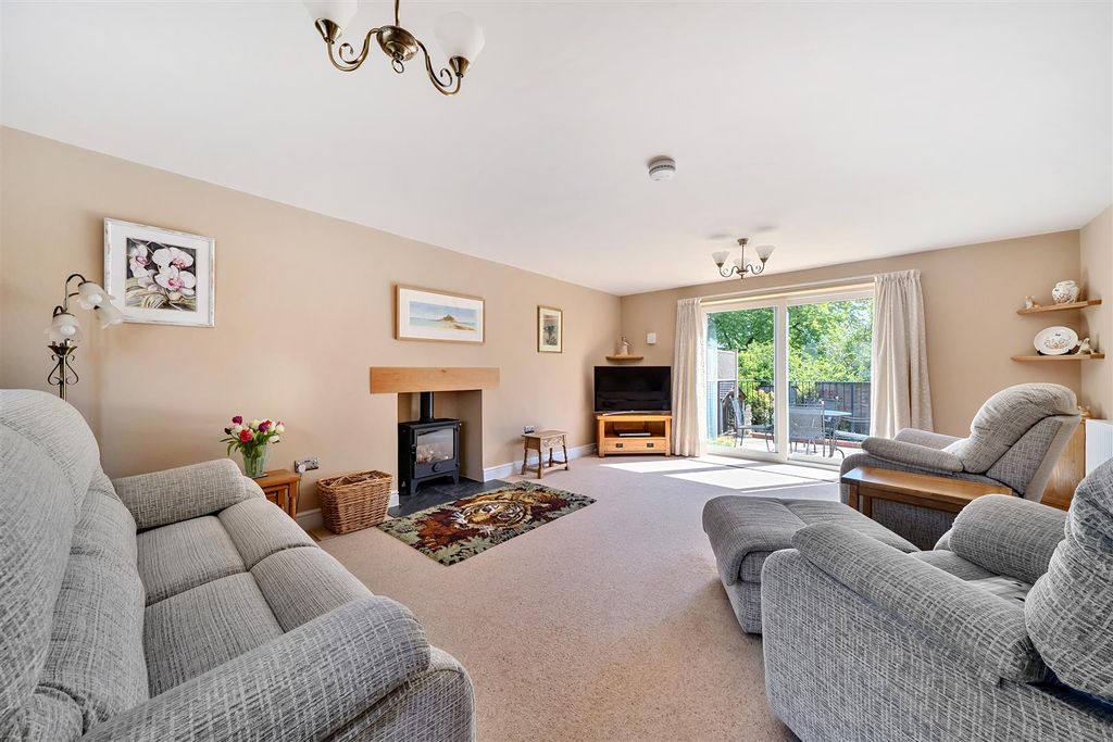 Property photo 2 of 16 Sitting Room