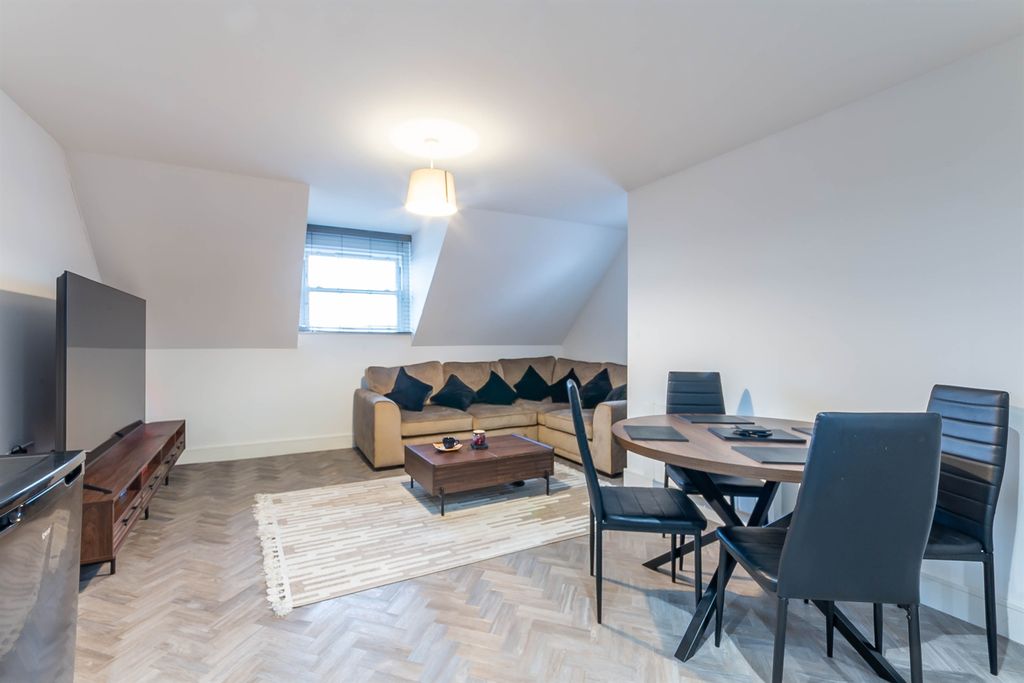 Property photo 3 of 14 Lounge Diner / Kitchen