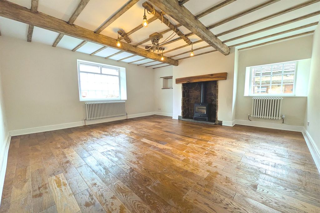 Property photo 3 of 19 Lounge