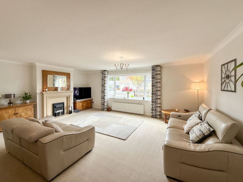 Property photo 2 of 15 Lounge/Dining Room