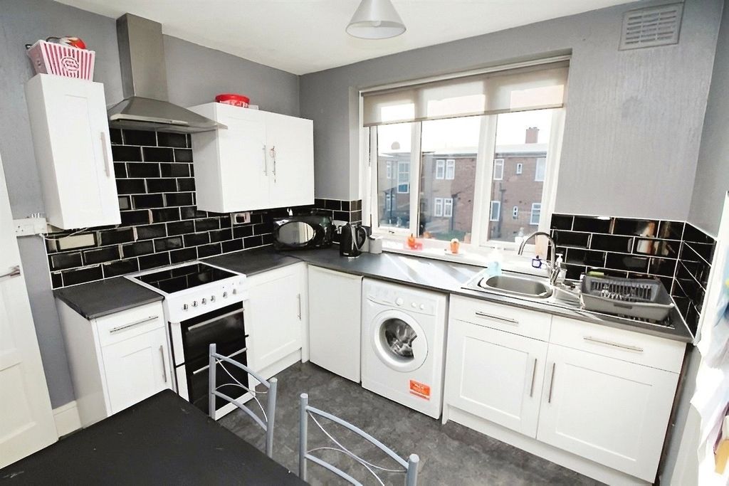 Property photo 3 of 9 Kitchen Diner