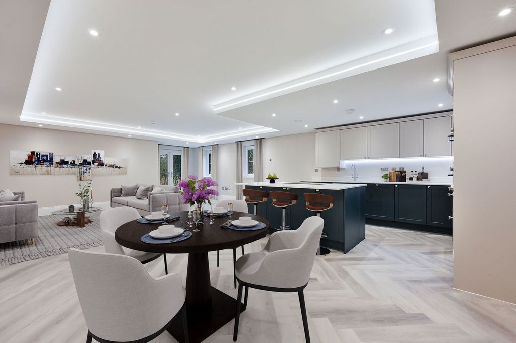 Property photo 2 of 37