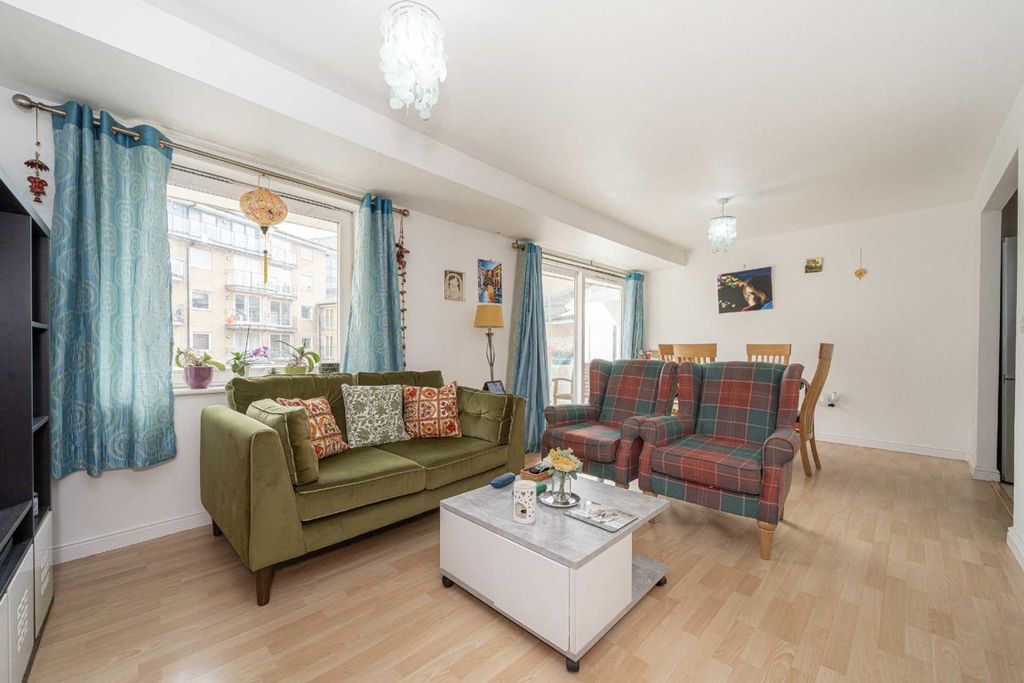 Property photo 2 of 6