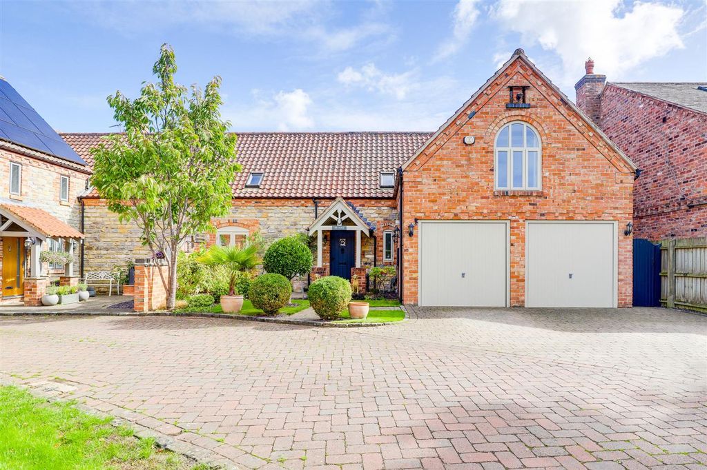 Property photo 1 of 36