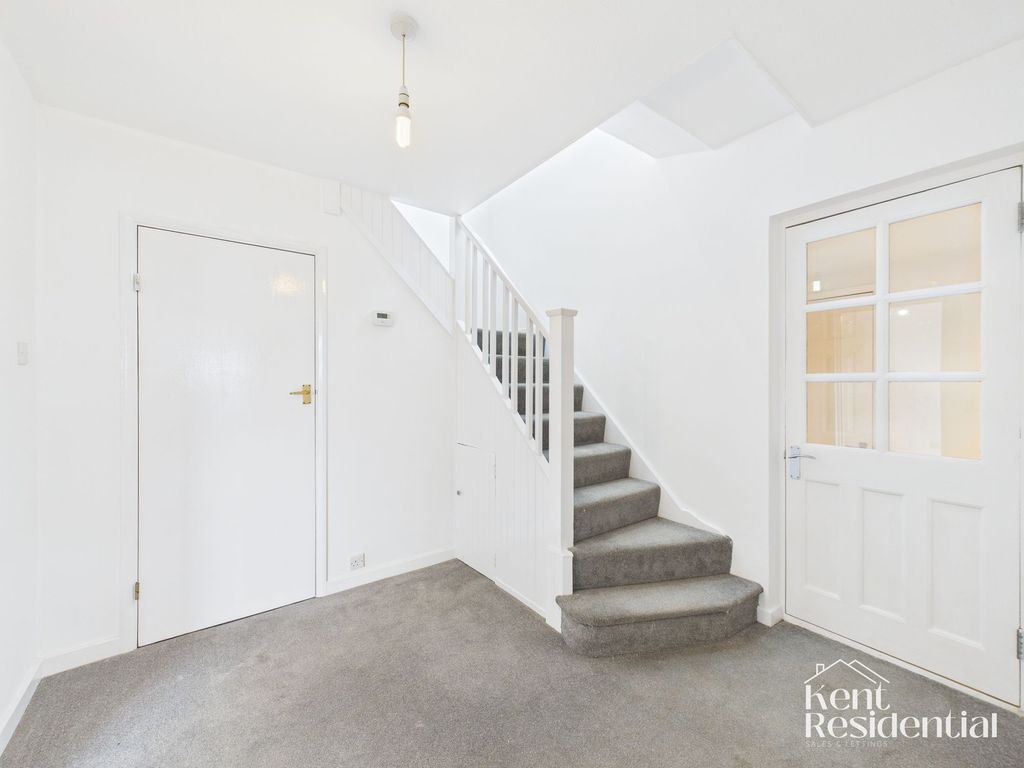 Property photo 2 of 25