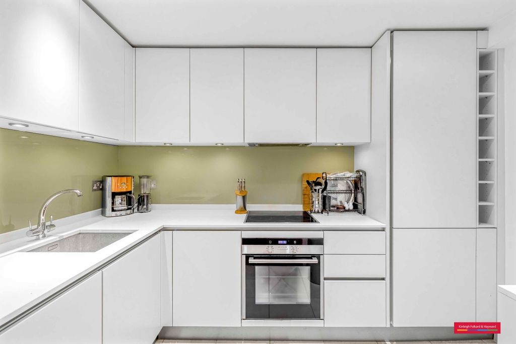 Property photo 3 of 11 Kitchen