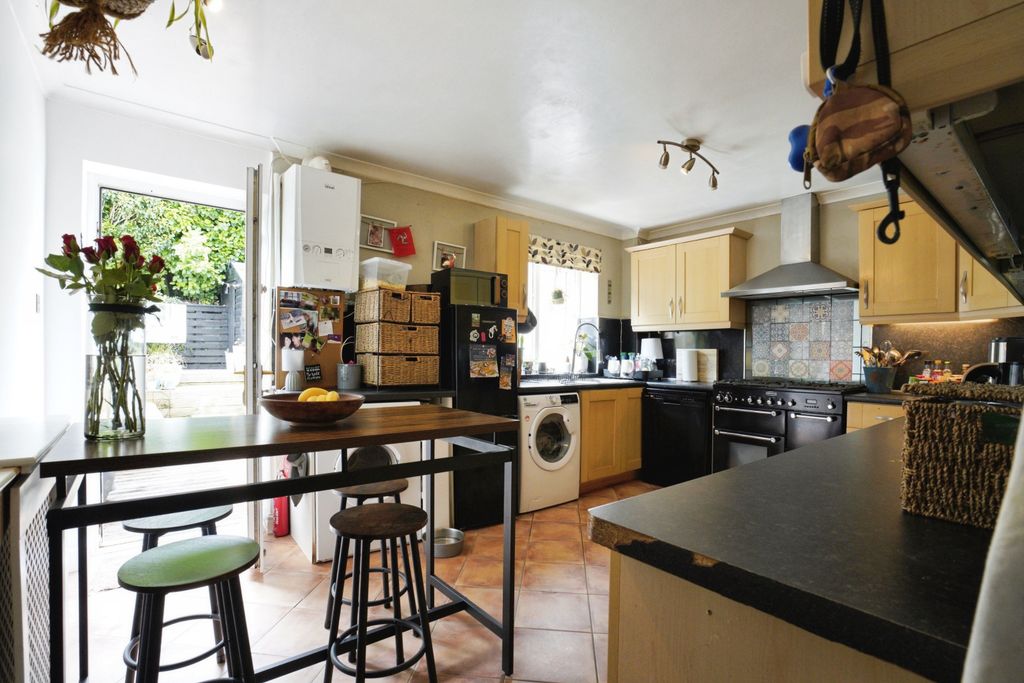 Property photo 2 of 19 Kitchen