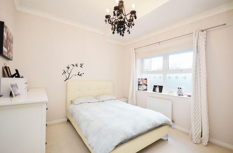 Property photo 1 of 6 Bedroom