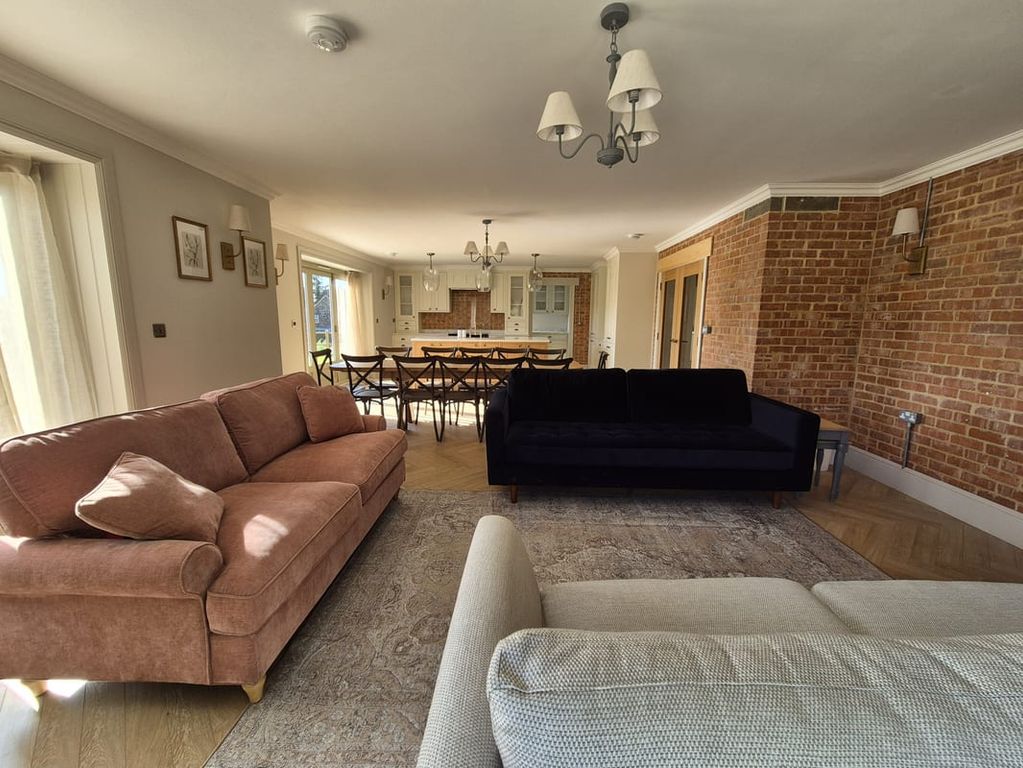 Property photo 3 of 27