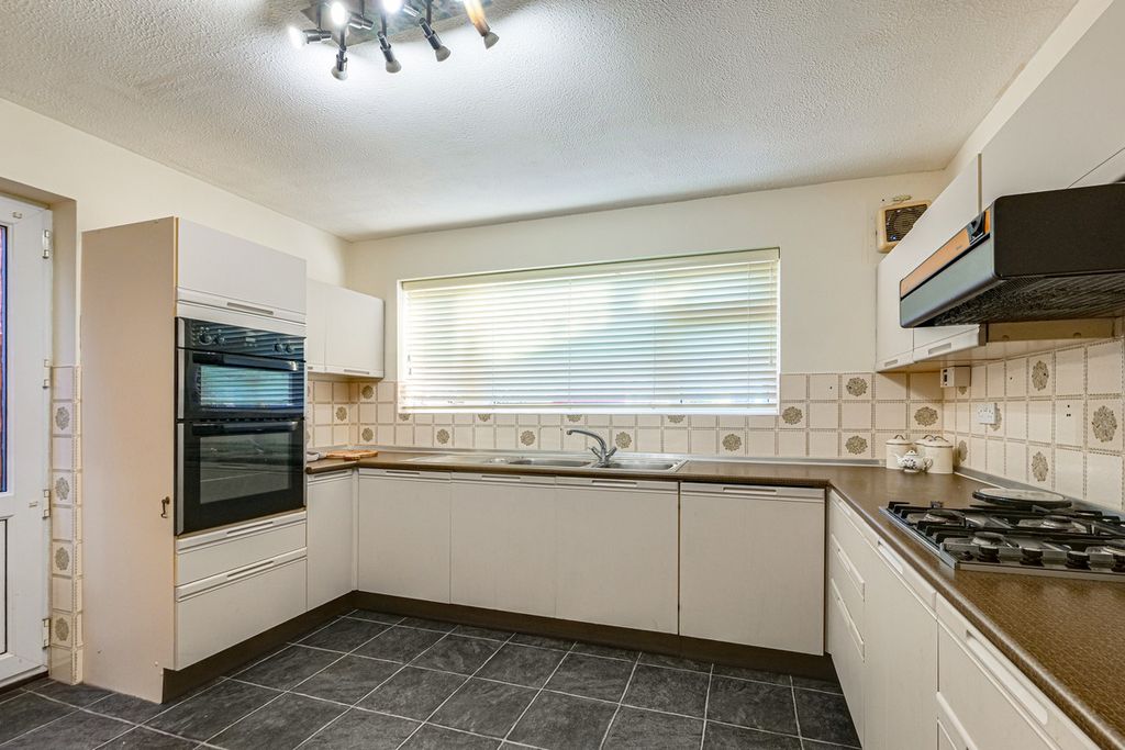 Property photo 3 of 35