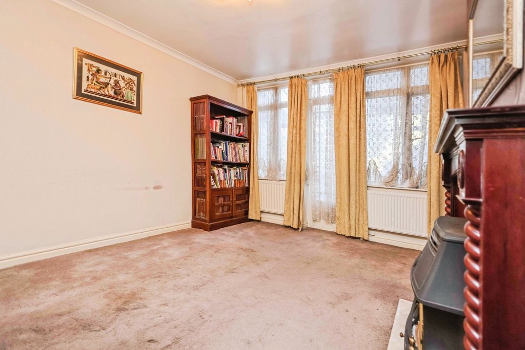 Property photo 3 of 13 Photo