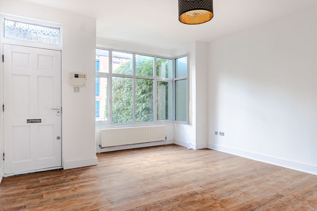 Property photo 2 of 14 Lounge1