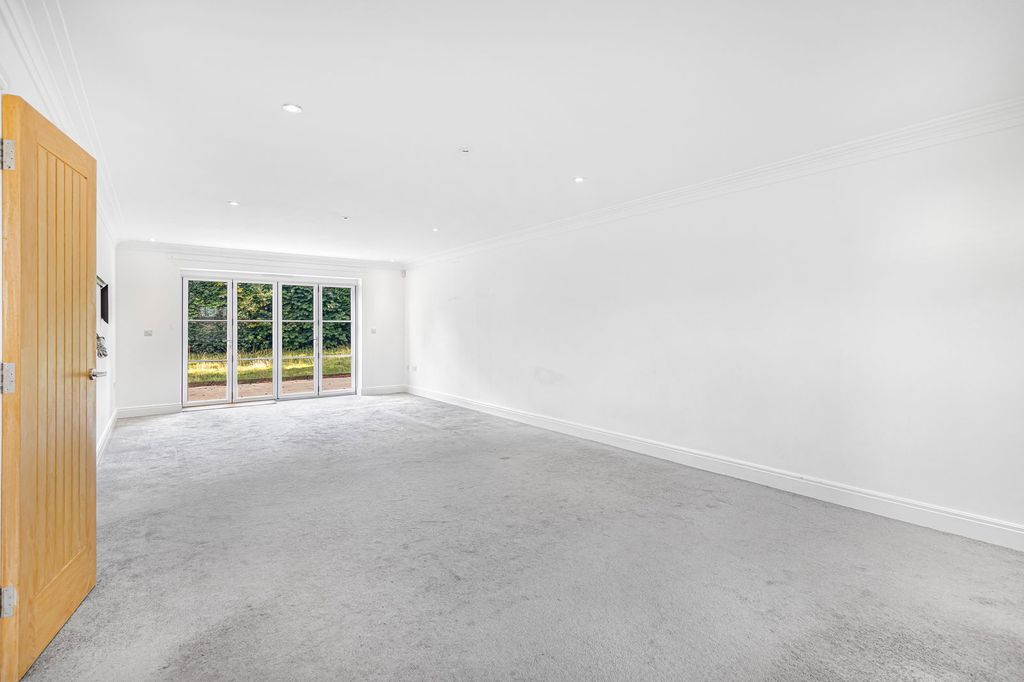 Property photo 3 of 31