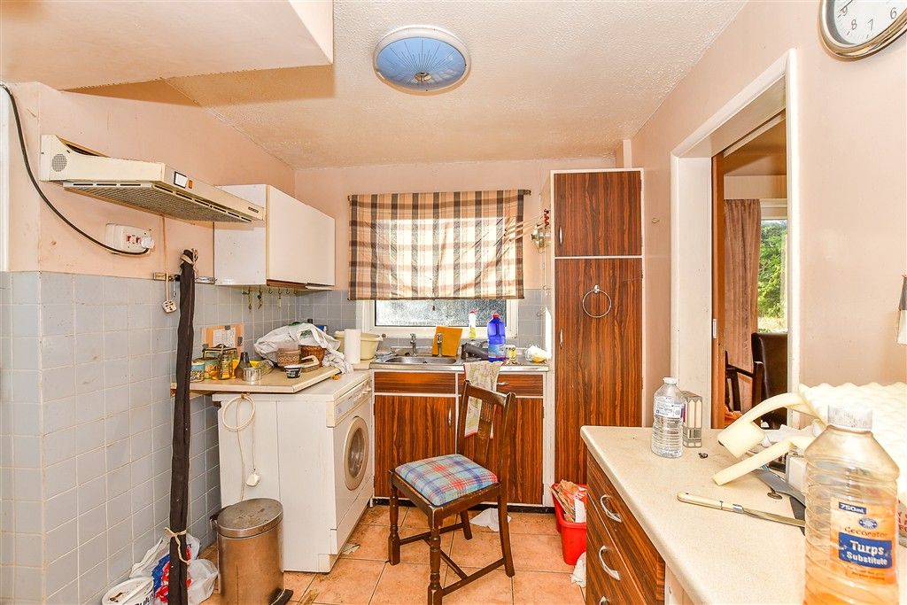 Property photo 3 of 12 Kitchen