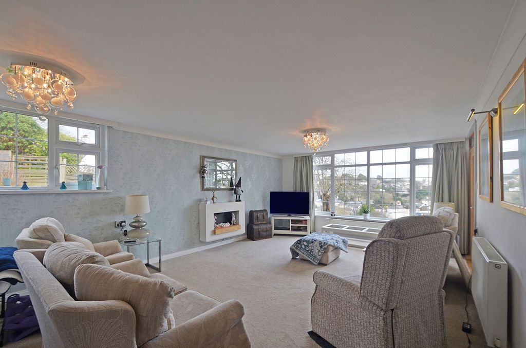 Property photo 2 of 25 Photo 28