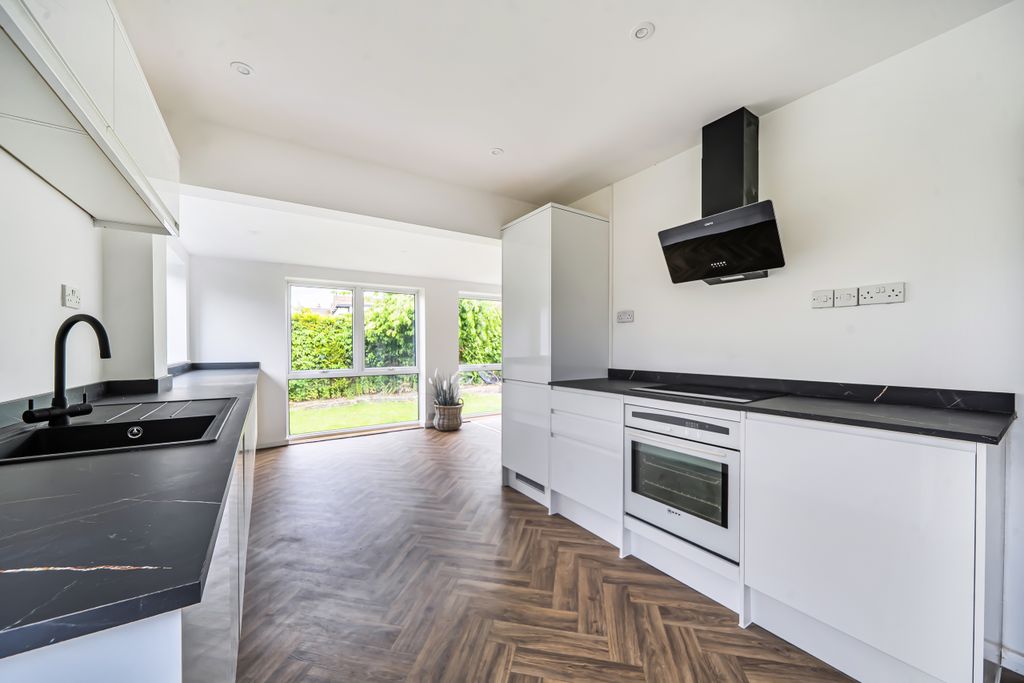 Property photo 3 of 16 1464668-13-6A0ee132397E4