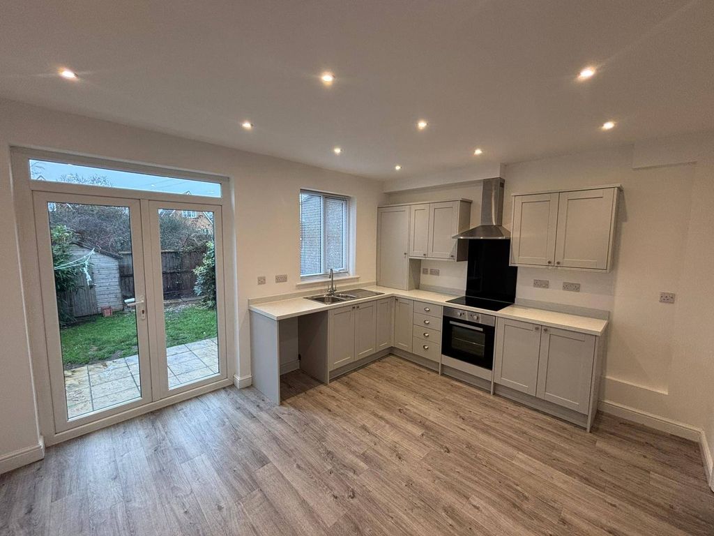 Property photo 2 of 11 Gallery