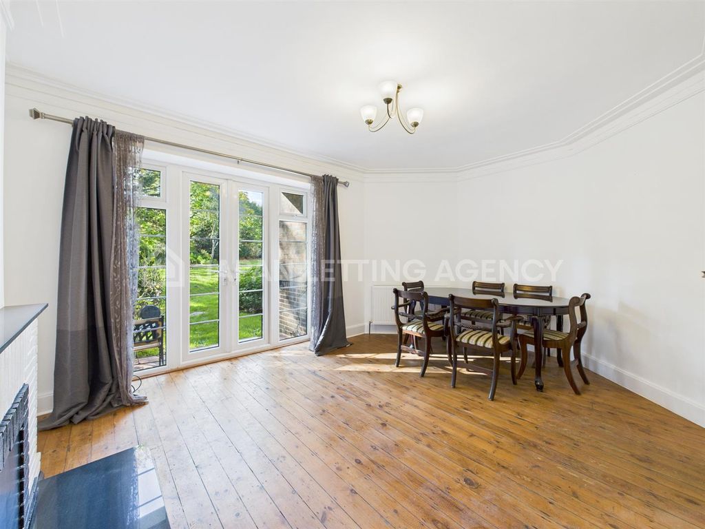 Property photo 2 of 9 Cam04401G0-Pr0094-Still006.Jpg