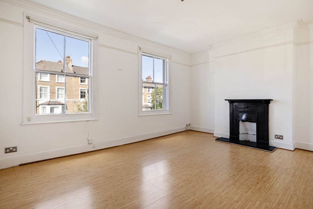 Property photo 2 of 9 918A1920