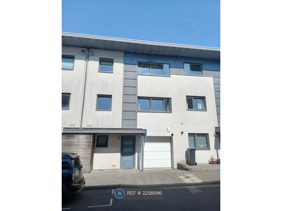 Property photo 2 of 24