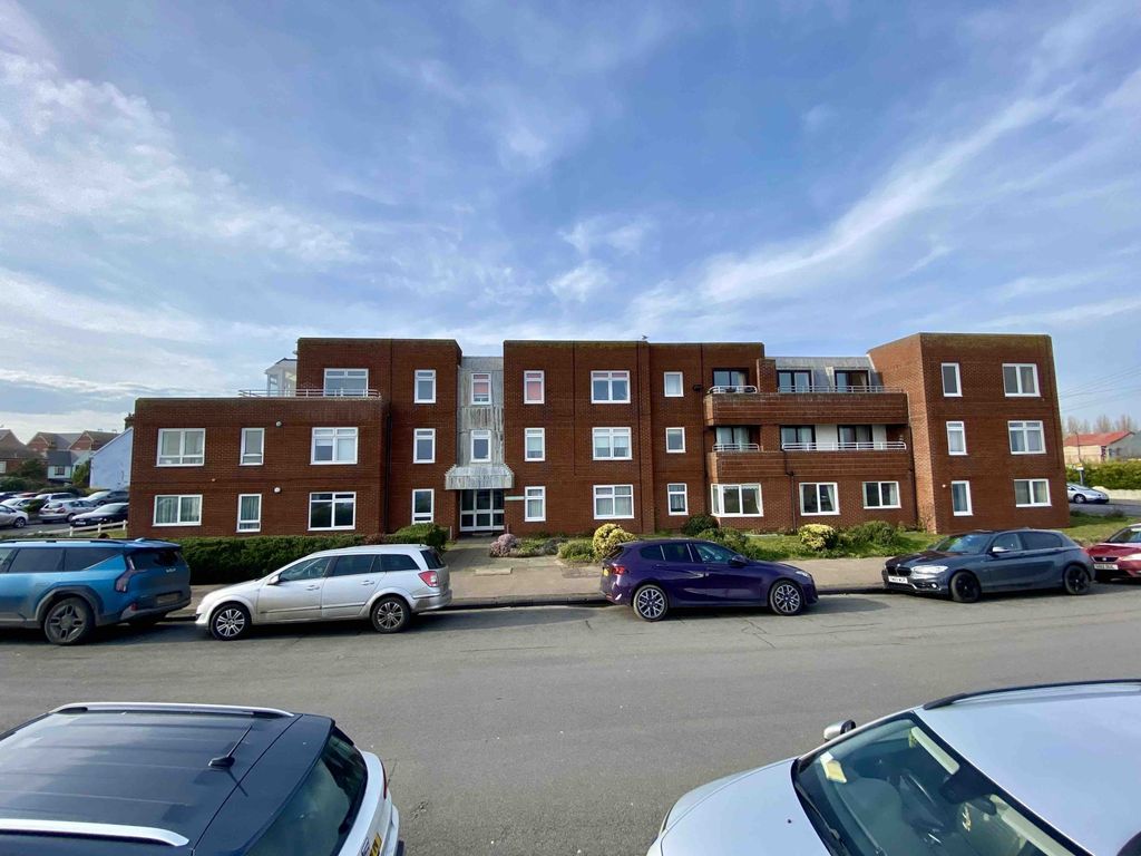 Property photo 1 of 10 1 Bedroom Ground Floor Apartment For Sale - Felixstowe - Wainwrights