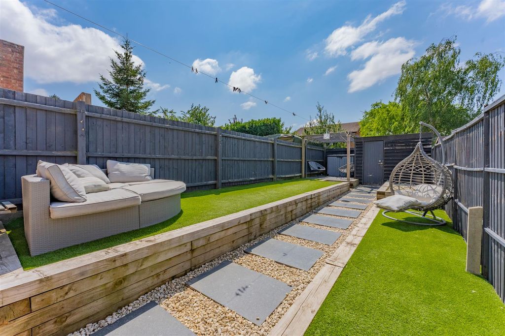 Property photo 2 of 25 Londonroad_24.Jpg