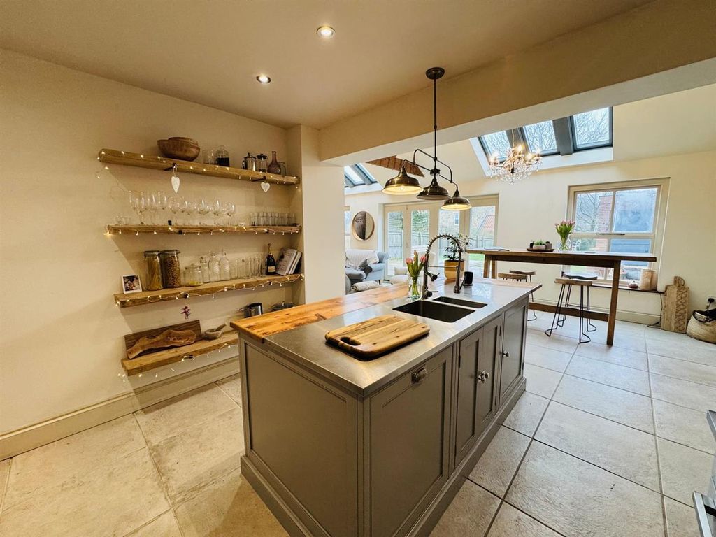 Property photo 3 of 46 Kitchen