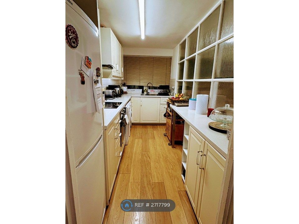 Property photo 3 of 18 Kitchen