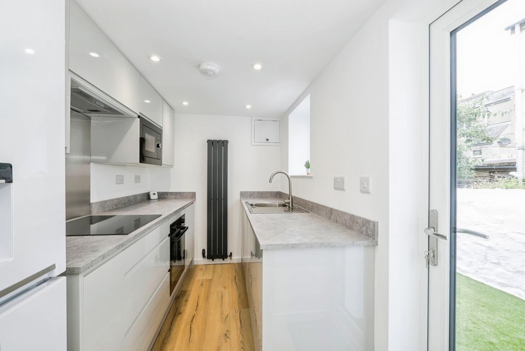 Property photo 3 of 18 Pbox-Img.Jpg